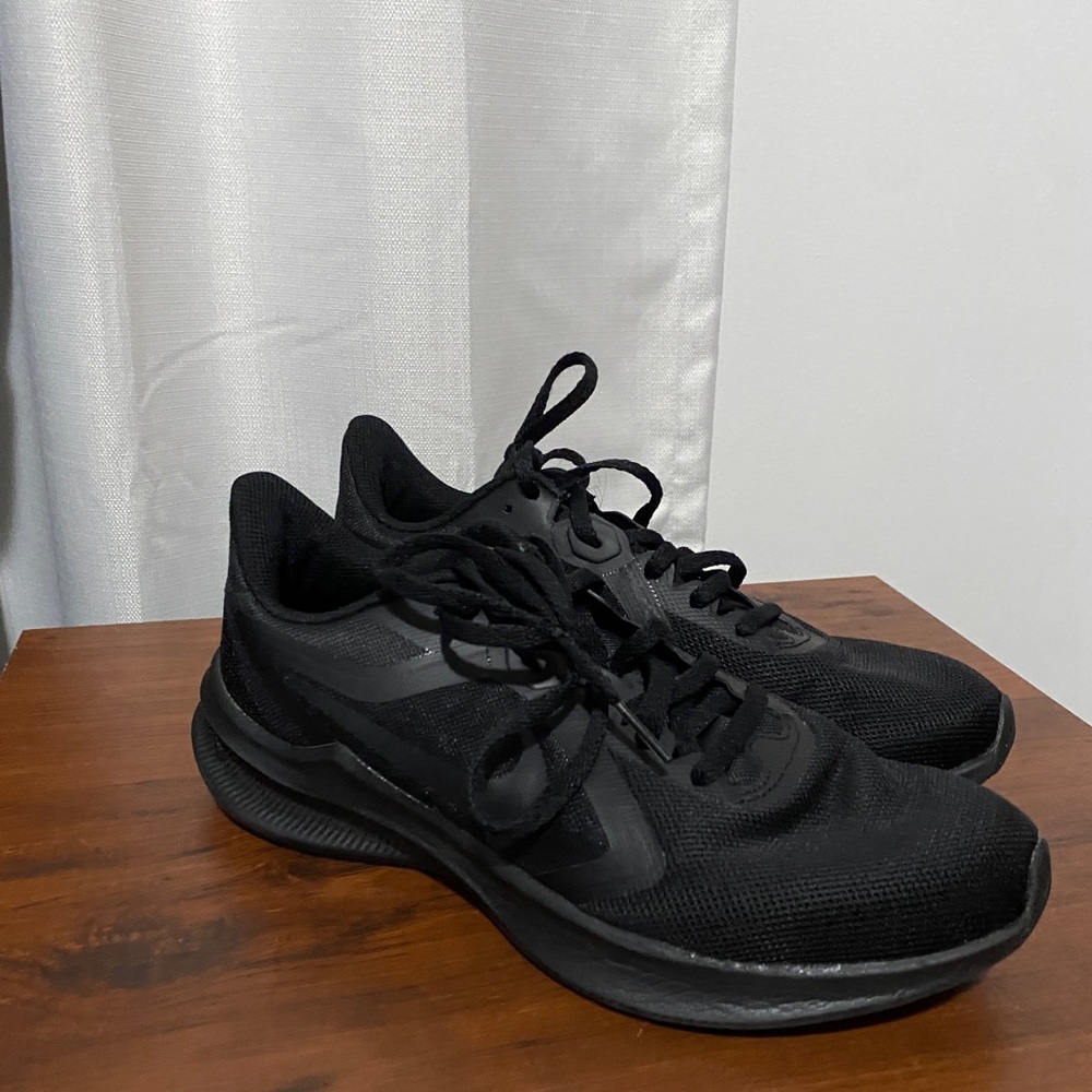 NIKE Black Sneakers
